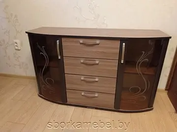 Собранный комод со стеклнными дверями