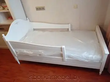 Собраннаядетская кровать из массива