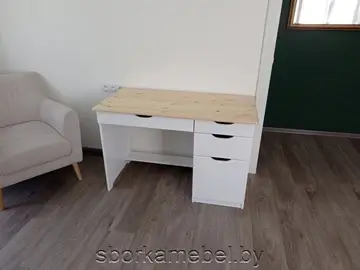 Собранный стол с ящиками