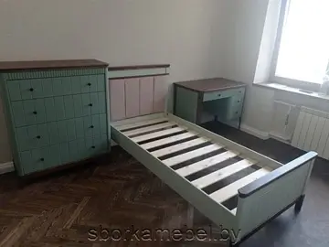 Собранный набор мебели