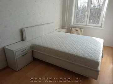 Собранная кровать в спальню