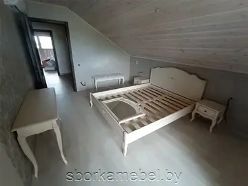 Собранный набор мебели в спальню