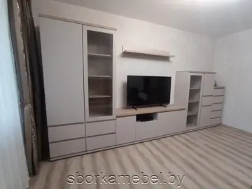 Собранный комплект мебели для гостиной